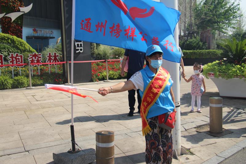 <strong>美女被大屌爆操</strong>